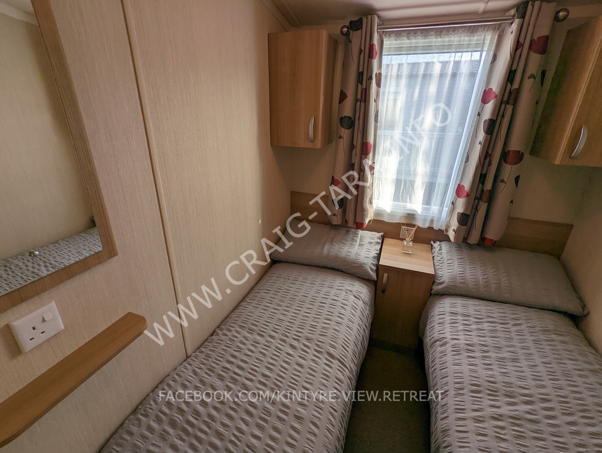 third bedroom with twin beds